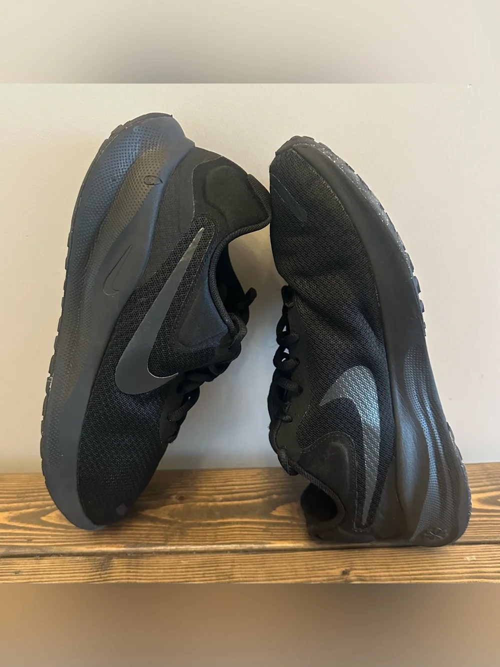 Nike Revolution 7 Running Shoes Black Sneakers Mens 7.5 W or Women’s 8.5 W